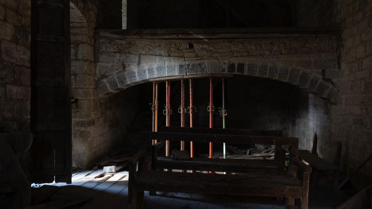 El coro de la iglesia de Larrángoz, apuntalado