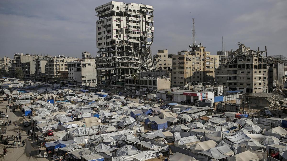 Israel amenaza con avanzar sobre Gaza, mientras bombardea Yemen
