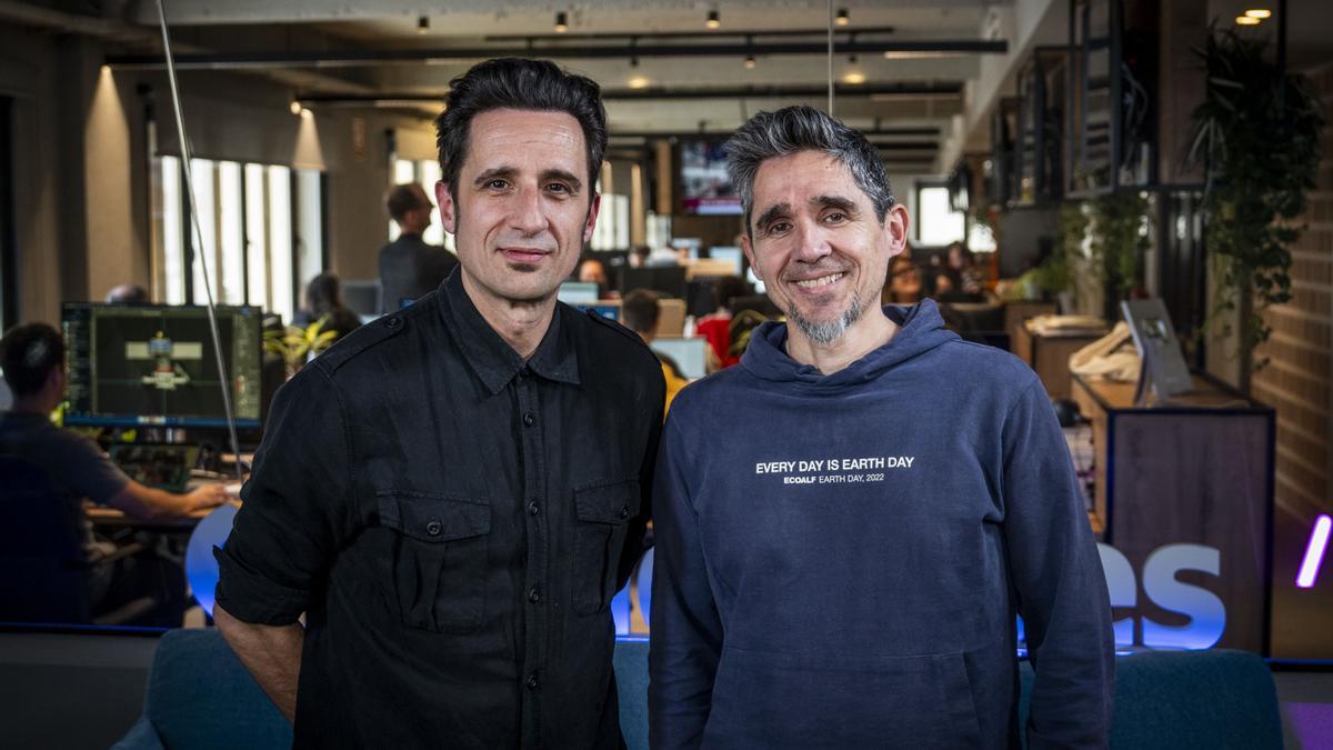 Javier Gallego y Juan Gallego, en la redacción de elDiario.es