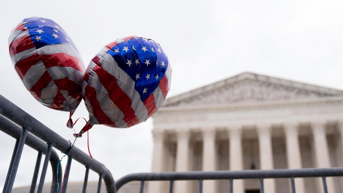 El Supremo de EEUU se alinea con Trump y limita los poderes de los tribunales para frenar su agenda ultra